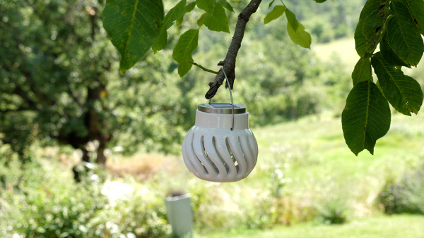 Anti-Mücken Keramik Windlicht mit Solar - edel und umweltschonend