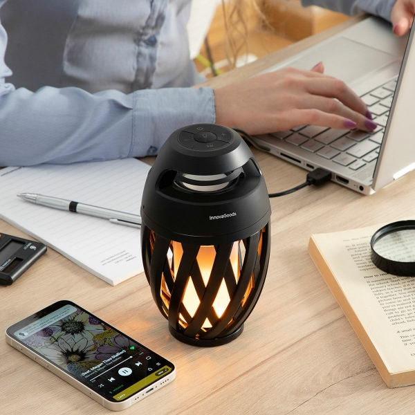Fackel und Lautsprecher mit LED-Flammeneffekt - kabellos