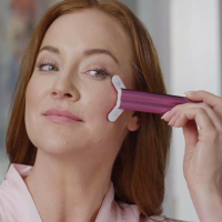 DermaWav Mikrostrom-Gesichtsmassagegerät mit Vibration, Mikrostrom, Licht und Wärme