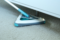 Livington DeeperSweeper kabelloser Akkubesen mit 4 rotierenden Bürsten